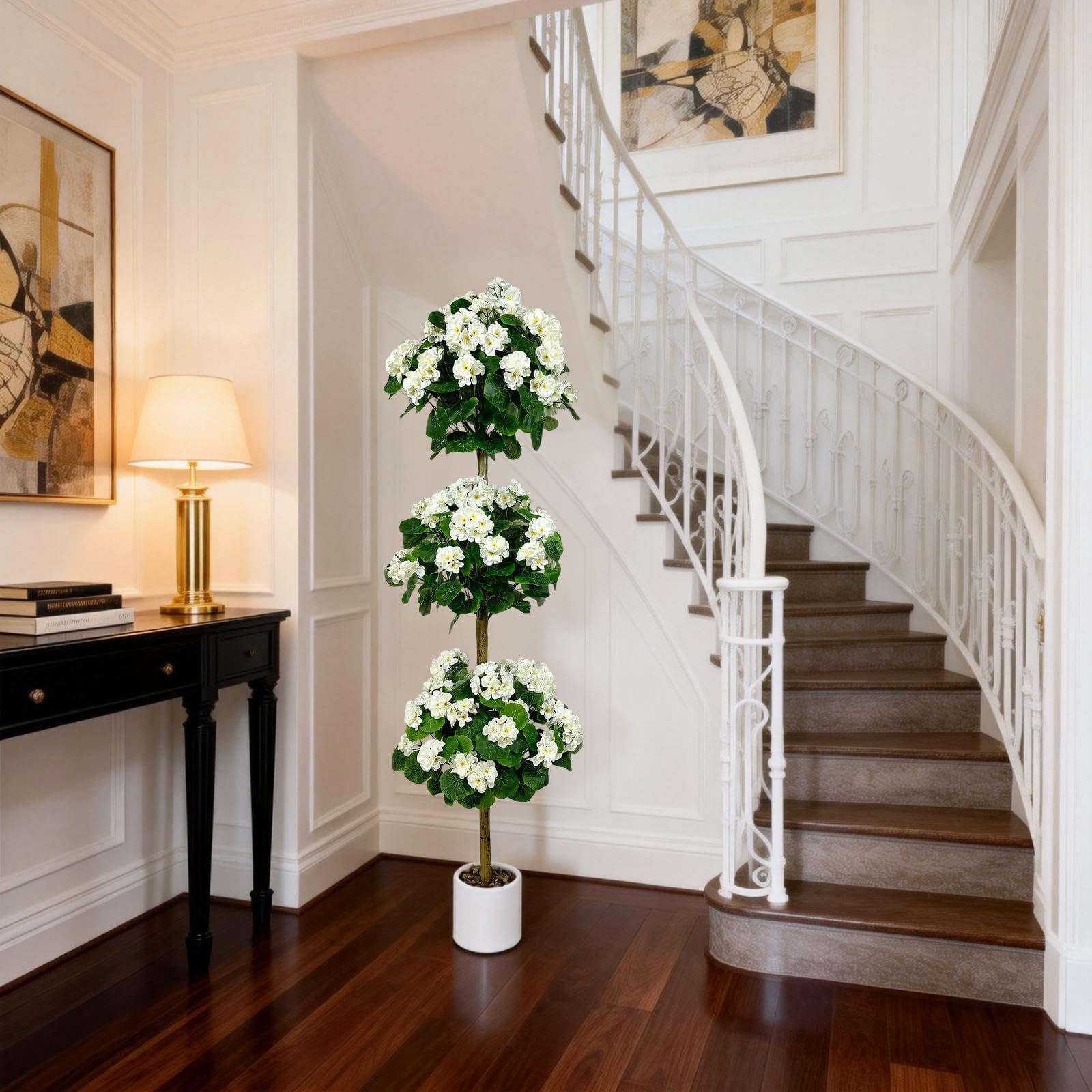 Detalle de las flores de seda blanca